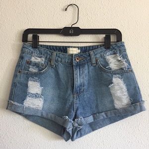 DISTRESSED JEAN SHORTS